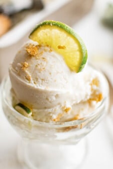 Key lime pie frozen yogurt in a dish, with garnishes.