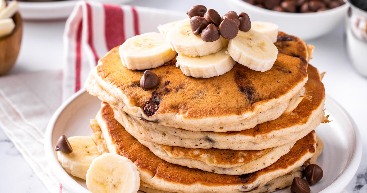 https://thenovicechefblog.com/wp-content/uploads/2013/09/Banana-Chocolate-Chip-Pancakes-Image.jpg