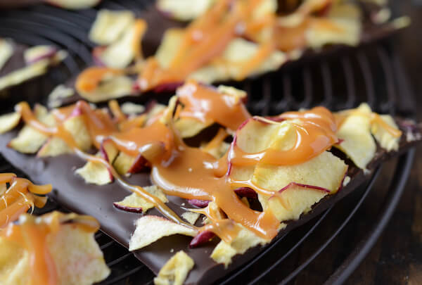 Caramel Apple Chocolate Bark (recipe via thenovicechefblog.com)