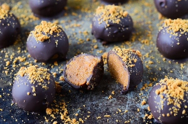 Chocolate Pumpkin Truffles (via thenovicechefblog.com)