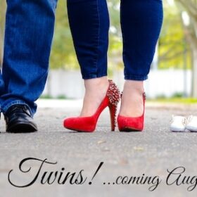 Pregnancy announcement for twins
