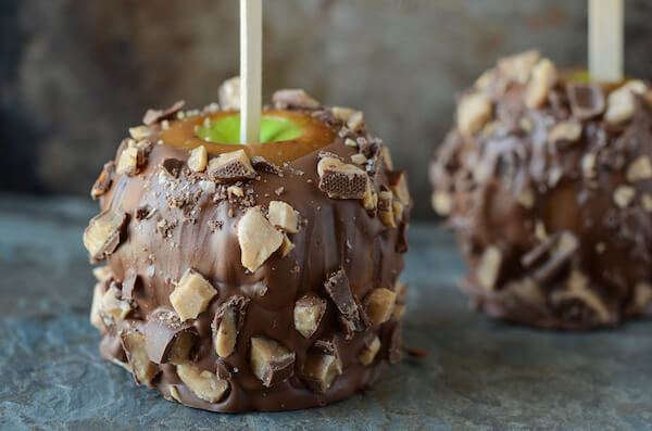 Heath Bar Caramel Apple via www.thenovicechefblog.com