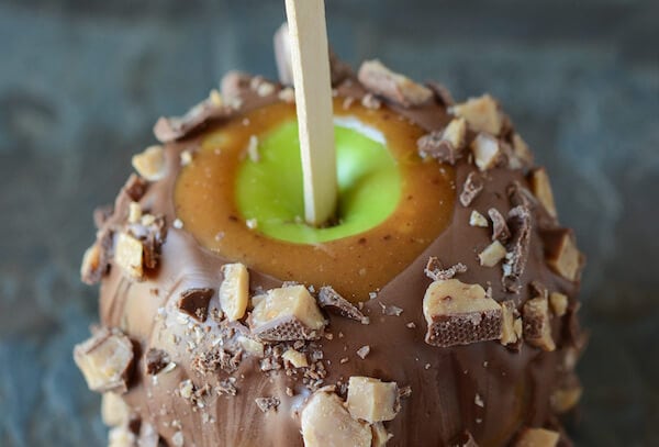 Heath Bar Caramel Apple via www.thenovicechefblog.com