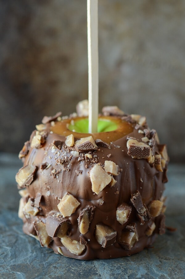 Heath Bar Caramel Apple via www.thenovicechefblog.com