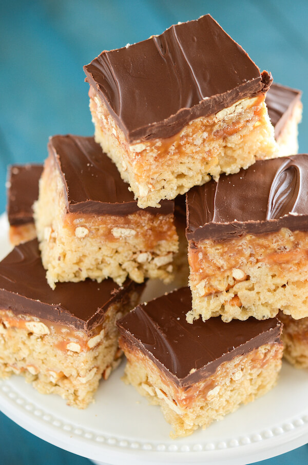 Turtle Rice Krispie Treats: The pretzels add a little salt, the rice krispies & marshmallows add texture, the caramel is gooey and it’s all topped with smooth chocolate!