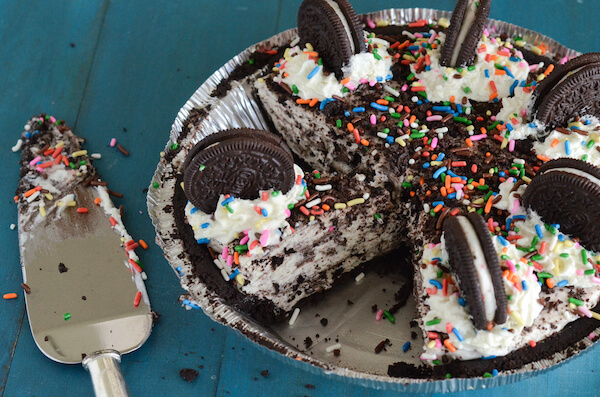 Cake Batter Oreo No Bake Cheesecake! It tastes like a cake batter cheesecake! #Recipe