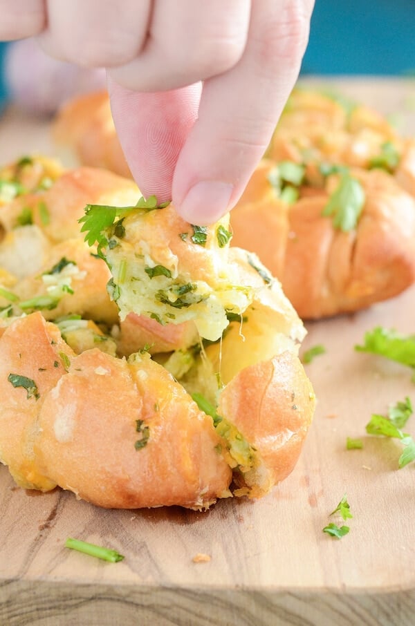 dorado Visible Leo un libro Cheesy Fiesta Pull Apart Bread Recipe | How To Make Pull-Apart Bread