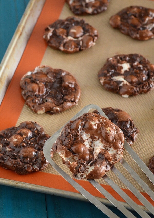 Flourless Chocolate Fudge Marshmallow Cookies - #GlutenFree #Recipe 