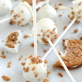 Oatmeal Cream Pie Cake Pops with pieces of oatmeal cream pies