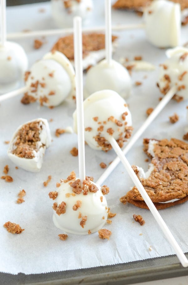 Oatmeal Cream Pie Cake Pops! Only uses 2 ingredients!