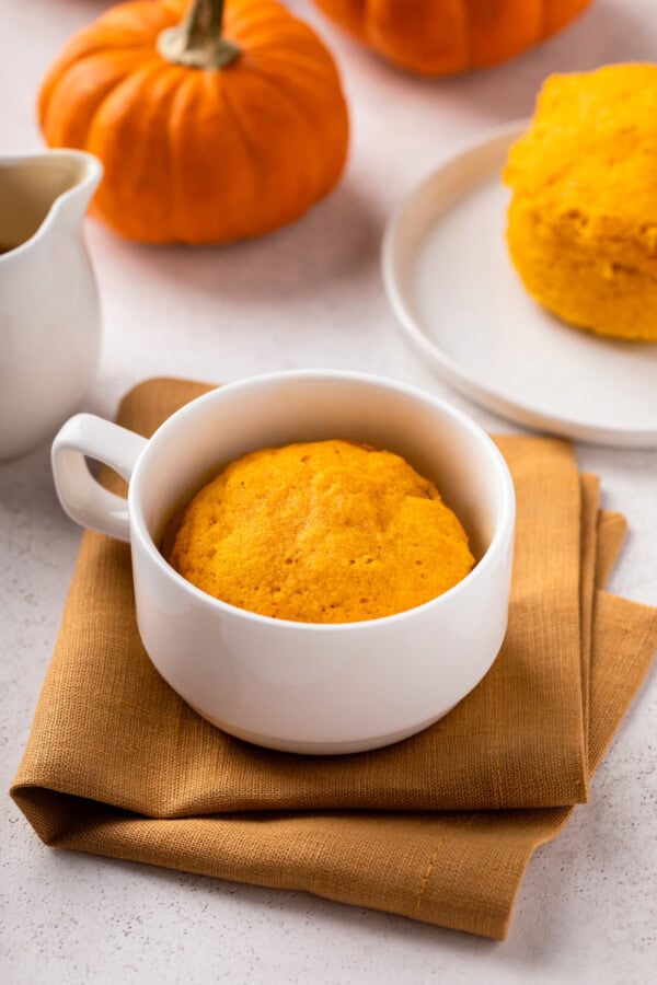 Cooked cake in the mug.