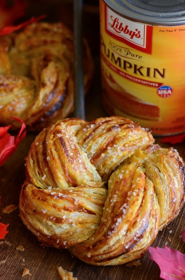 Pumpkin Twists: Flaky puff pastry is stuffed with spiced pumpkin and topped with a vanilla glaze! #pumpkin #dessert