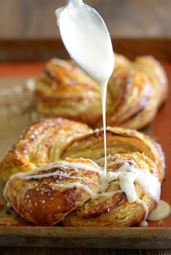 Pumpkin Twists: Flaky puff pastry is stuffed with spiced pumpkin and topped with a vanilla glaze! #pumpkin #dessert