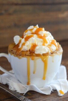 Caramel Macchiato Mug Cake - a coffee and caramel flavored single serving fluffy mug cake, that is ready in just 5 minutes!