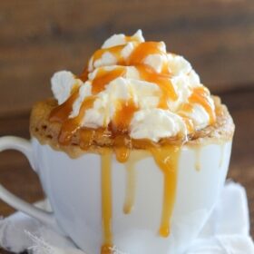 Caramel Macchiato Mug Cake - a coffee and caramel flavored single serving fluffy mug cake, that is ready in just 5 minutes!