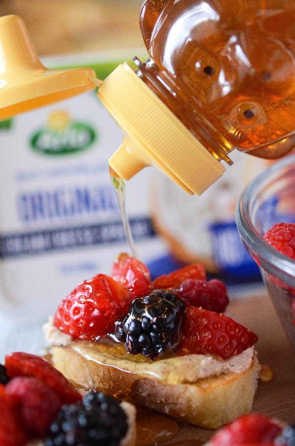 Berries & Cream Crostini! Buttery crostini toast with sweetened cinnamon cream cheese, fresh berries and honey!