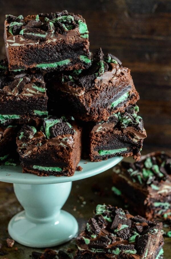 Ultimate Mint Brownies: chocolate fudge brownies, with a layer of mint oreo cookies baked into them, are topped with sweet andes mints and crushed mint oreos!