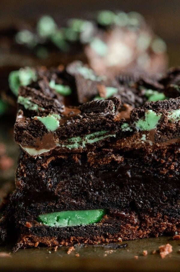 Ultimate Mint Brownies: chocolate fudge brownies, with a layer of mint oreo cookies baked into them, are topped with sweet andes mints and crushed mint oreos!