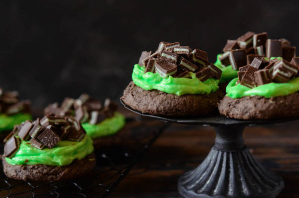 ANDES MINT COOKIES: soft dark chocolate cookies are frosted with mint buttercream frosting and topped with Andes Mints to create the best mint cookie, ever!