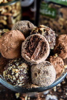 Healthy Chocolate Walnut Truffles: you only need 4 ingredients to make these delicious energy balls!