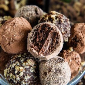 Healthy Chocolate Walnut Truffles: you only need 4 ingredients to make these delicious energy balls!