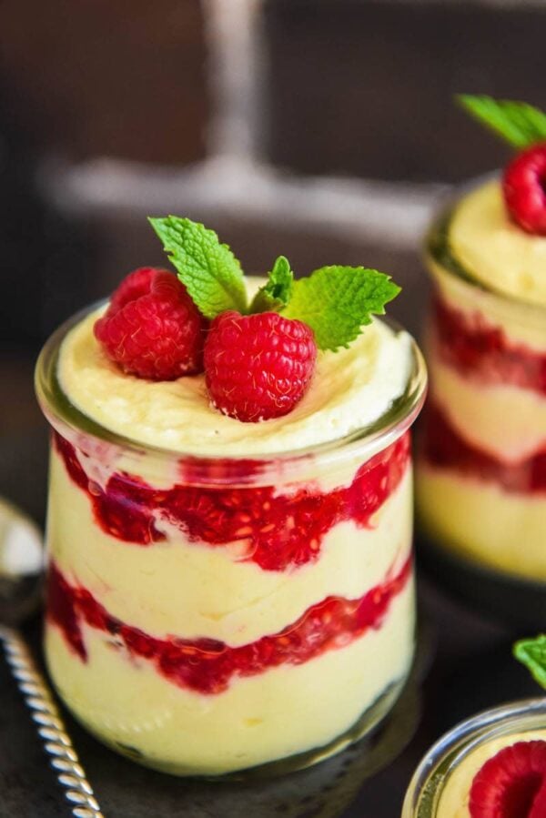 Lemon Raspberry Fluff: sweet whipped cream and zesty lemon curd are whipped together and layered with smashed fresh red raspberries for this delicious 10 minute dessert!