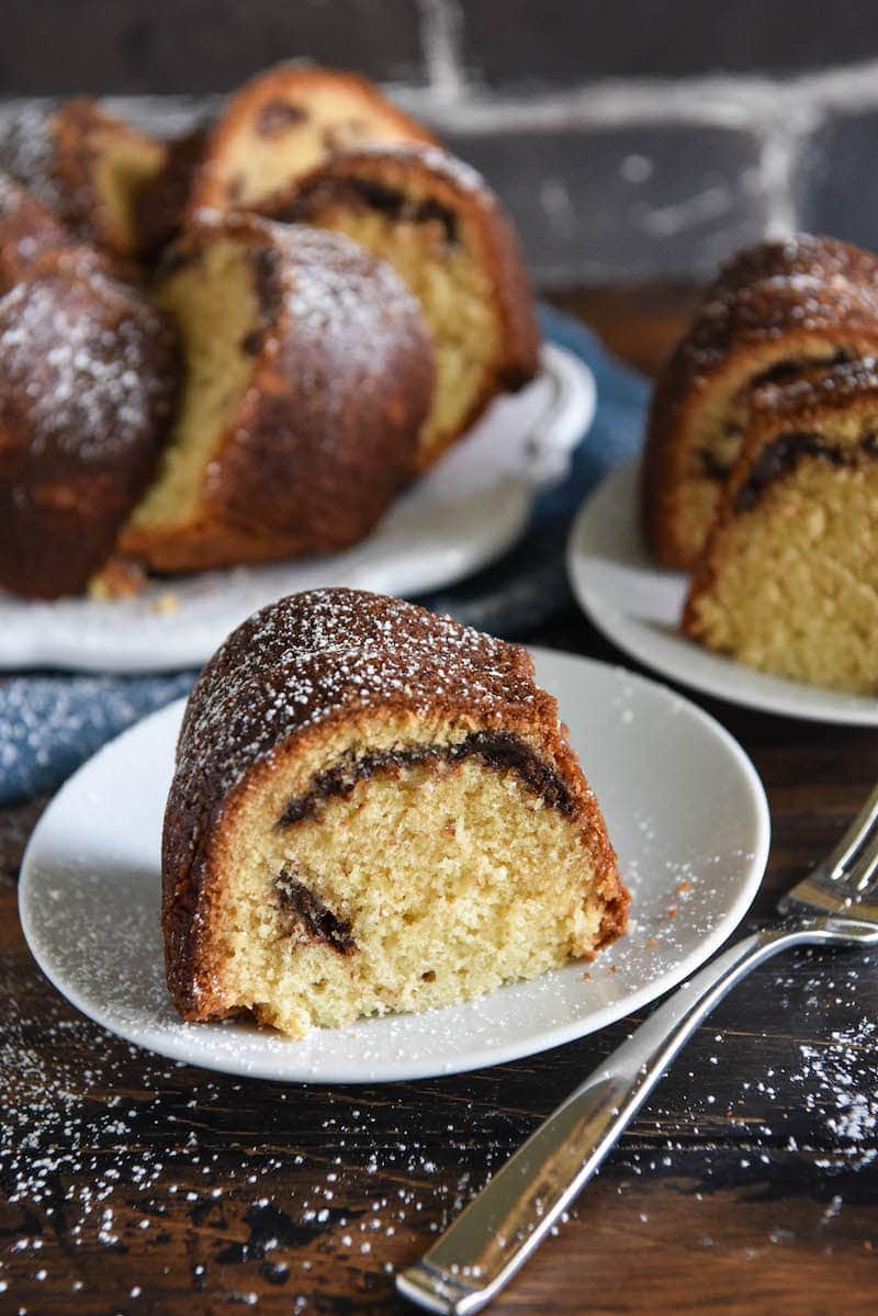 Nutella Swirl Pound Cake: classic buttery vanilla pound cake is swirled with rich nutella! #Nutella #Cake #PoundCake