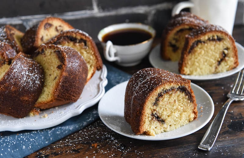 Nutella Swirl Pound Cake: classic buttery vanilla pound cake is swirled with rich nutella! #Nutella #Cake #PoundCake