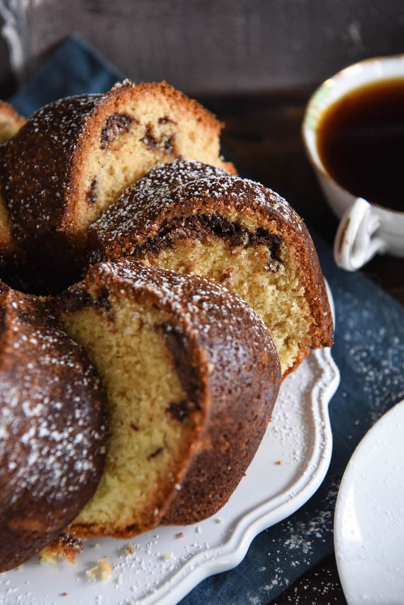 Nutella Swirl Pound Cake: classic buttery vanilla pound cake is swirled with rich nutella! #Nutella #Cake #PoundCake