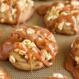 Caramel Popcorn Cookies: sweet buttery cookies filled with popcorn and topped with chewy caramel!