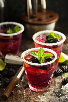 Blackberry Smash: my favorite summer cocktail is loaded with fresh blackberries, sweet mint, fizzy ginger beer & liquor of your choice - I use rum! Bottoms up!