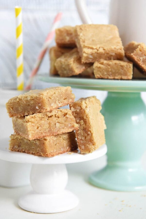 Coconut Blondies: extra chewy blondies loaded with coconut and browned butter!!