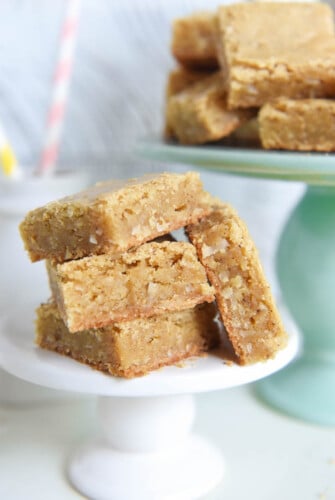 Coconut Blondies: extra chewy blondies loaded with coconut and browned butter!!