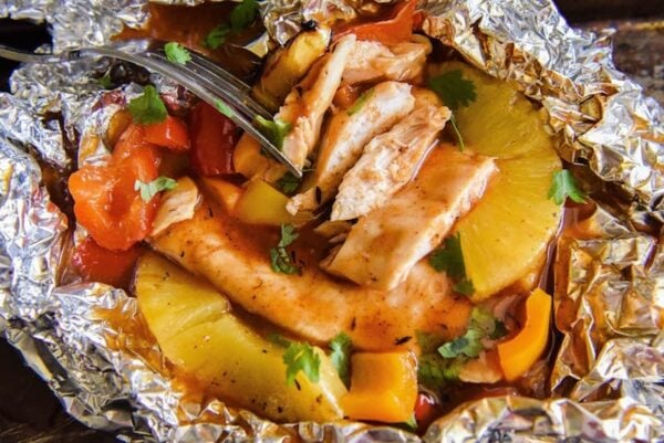 Honey Bourbon Pineapple Chicken Foil Packets: our favorite easy dinner made with your oven, grill or even a campfire! #grill #chicken 