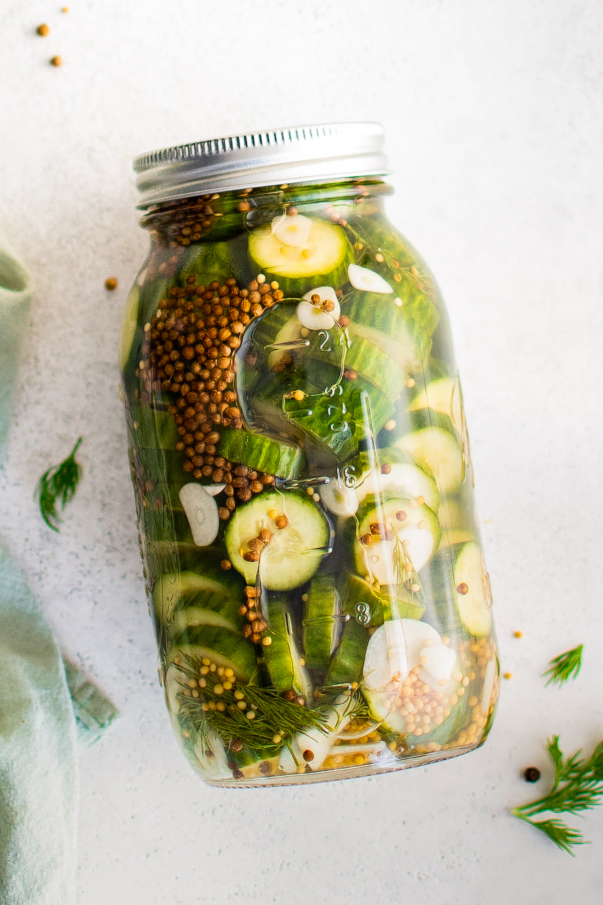 Crisp and flavorful refrigerator pickles with fresh dill and garlic in a mason jar. 