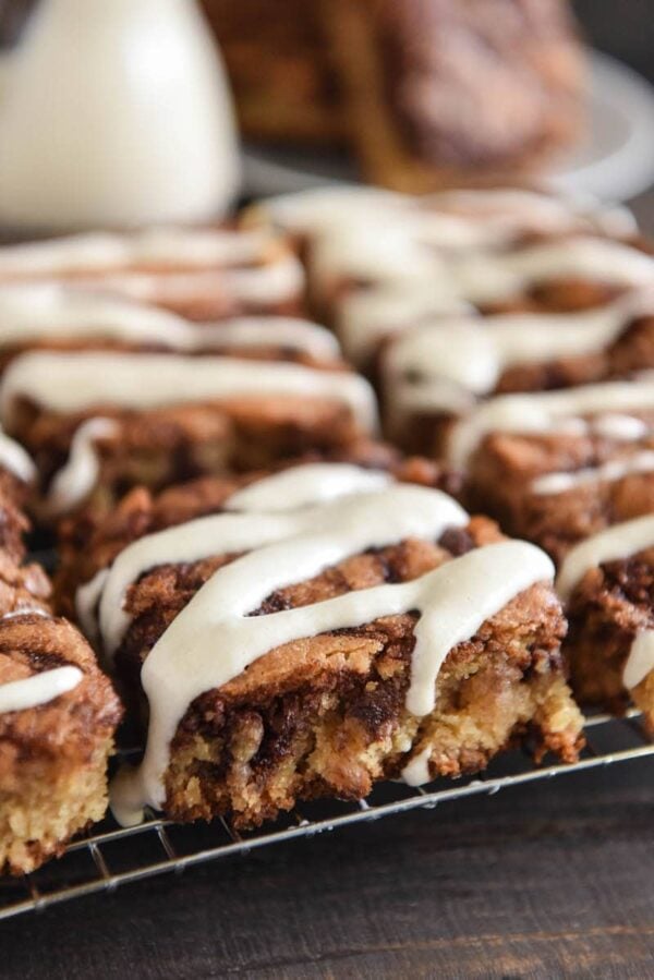 Cinnamon Roll Blondies: super soft blondies are swirled with a sweet cinnamon brown sugar filling and served warm with a drizzle of cream cheese icing! #Blondies #Dessert #CinnamonRoll