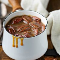Pecan Praline Sauce this homemade rich and buttery praline sauce only takes 10 minutes to make and is filled with roasted pecans and a decadent caramel flavor! #PecanPralineSauce #Pecans