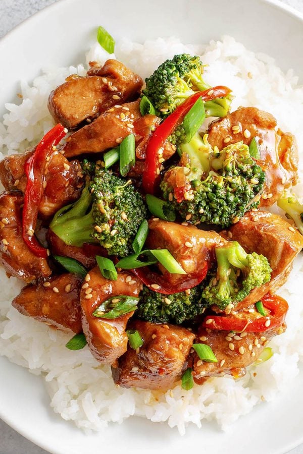 Sesame Chicken served over rice with broccoli. 