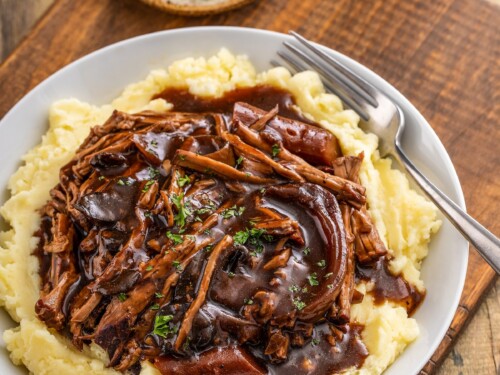 https://thenovicechefblog.com/wp-content/uploads/2019/09/Slow-Cooker-Pot-Roast-1-500x375.jpg