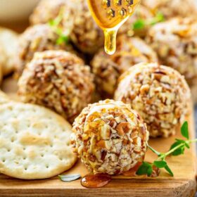 These creamy Honey Pecan Cheese Truffles are incredibly easy to make — just 15 minutes — and are my favorite make ahead holiday appetizers to impress my guests! #CheeseBalls #CheeseTruffles #HoneyPecanCheeseTruffles #Cheese #Appetizer #AppetizerRecipes #HolidayAppetizers #CheeseAppetizer #Recipe #CheeseBallRecipe