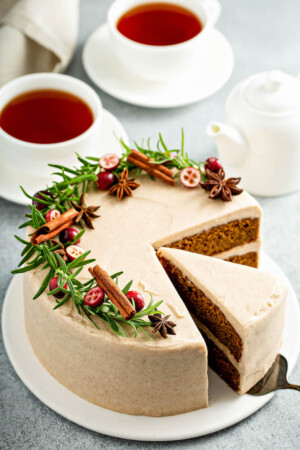 Christmas Gingerbread Cake - easy make-ahead christmas desserts for a crowd