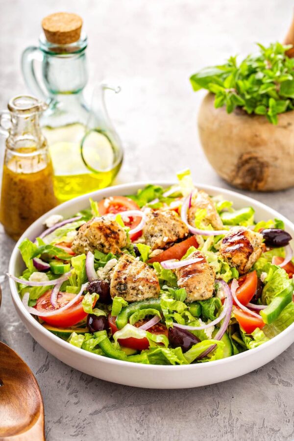 This easy Greek salad recipe is packed with colorful tomatoes, peppers, red onions. Topped with creamy feta crumbles and homemade Greek salad dressing! #GreekRecipes #Greek #GreekSalad #SaladRecipes #Salad #Healthy #HealthyRecipes #GreekSaladDressing #HomemadeSaladDressing #SaladDressingRecipes #LowCarb #LowCarbRecipes #LunchRecipes #KetoRecipes