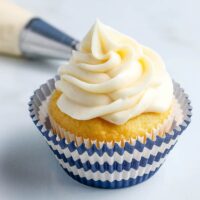 Sharing how to make the best cream cheese frosting with just 5 simple ingredients! This frosting will be perfect on top of a cake or piped onto cupcakes. #CreamCheeseFrosting #CreamCheeseFrostingRecipe #Cupcakes #CupcakeRecipes #HowToMakeCreamCheeseFrosting #CreamCheeseIcing #CreamCheeseRecipes