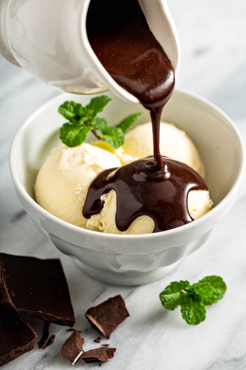 Homemade Chocolate Sauce Recipe - Perfect for Ice Cream!