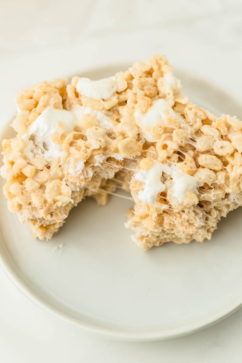 A pulled-apart rice krispie treat on a plate.
