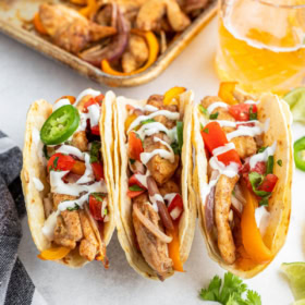 Pinterest image of chicken fajitas.