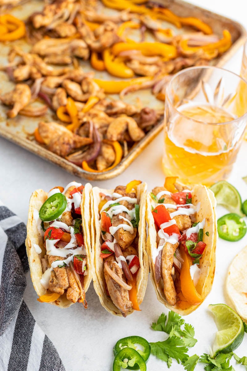 Chicken fajitas with toppings.