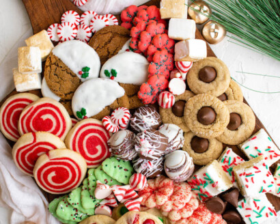 Board with festive Christmas cookies on it.