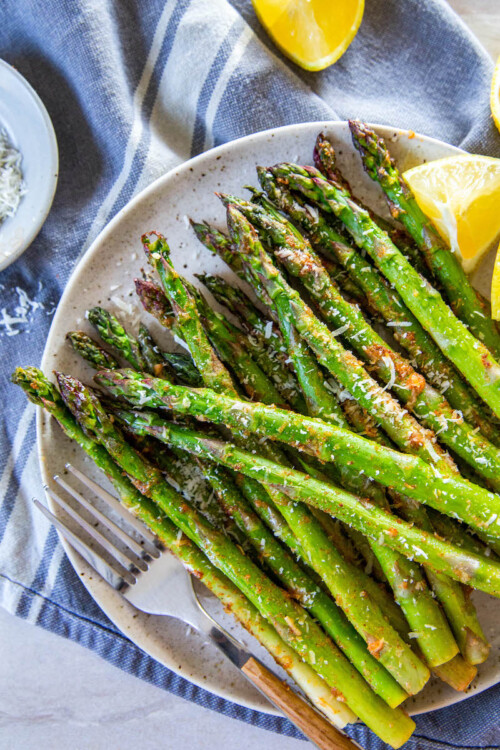 Air Fryer Asparagus | An Easy Vegetable Side Dish (It's So Good)