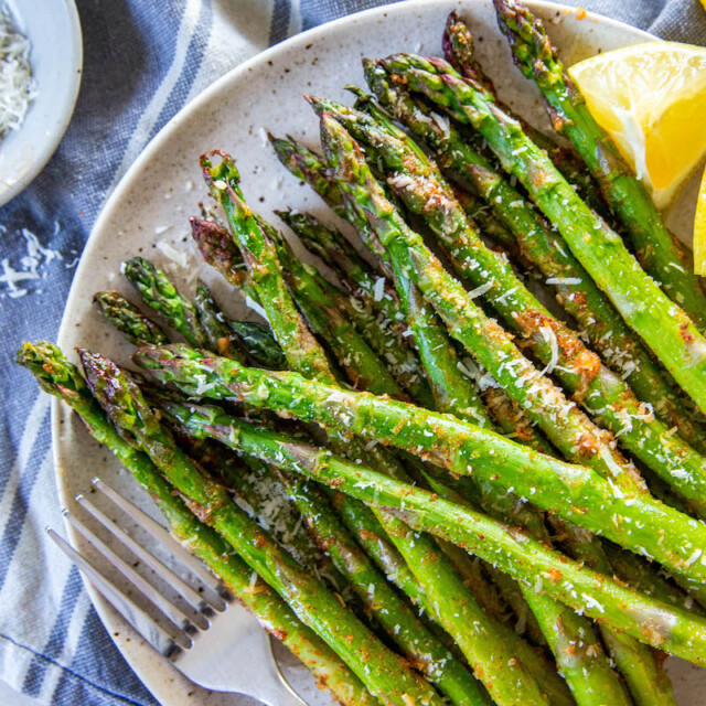 Air Fryer Asparagus | An Easy Vegetable Side Dish (It's So Good)